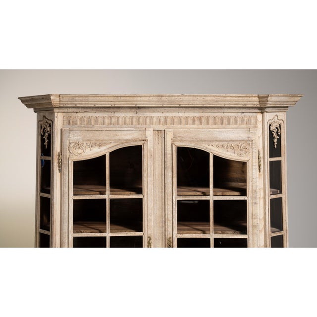 Provençal Oak Vitrine, Rustic Charm, French Rustic Design, France, Circa 1820 For Sale - Image 9 of 17
