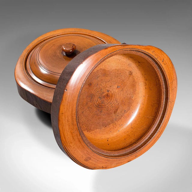 1900s Pair of Antique Victorian English Carved Yew Lidded Bowls For Sale - Image 10 of 13