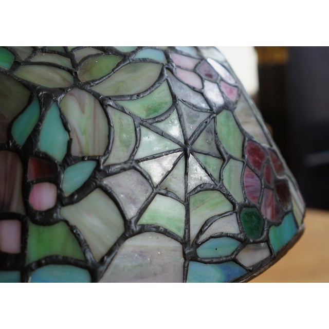 Vintage Tiffany-Style Cobweb Artisanal Lead Glass Lamp With Heavy Mosaic Base For Sale - Image 11 of 13