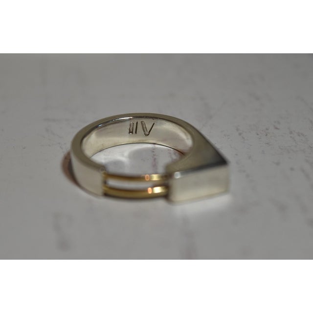 Silver Vintage Artisan Hand Crafted Sterling Silver 14k Gold Modern Ring Sz 5.75 For Sale - Image 8 of 17