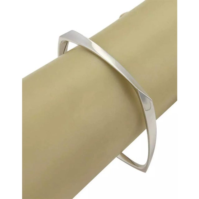 This authentic bracelet is from Tiffany & Co. by designer Frank Gehry from his TORQUE collection. It is well crafted in...