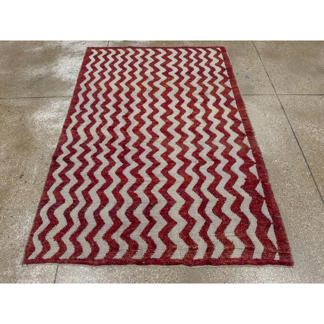 Galerie Shabab Collection Mid-20th Century Turkish Anatolian Accent Rug For Sale - Image 4 of 10