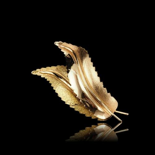 Vintage 18 Karat Gold Feather Brooch with Twin Texture For Sale - Image 14 of 18