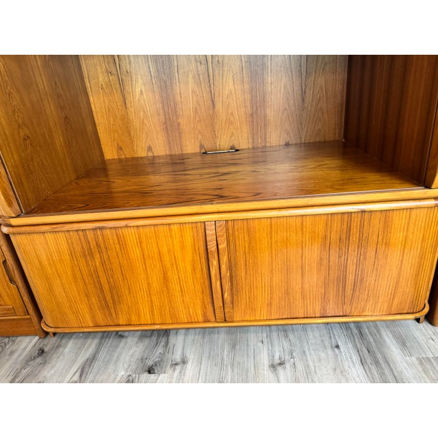 Mid-Century Modern Danish Teak Wall Unit/Hutch/Entertainment Center For Sale - Image 6 of 14
