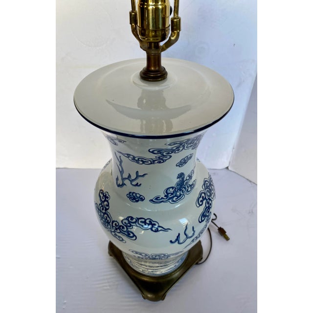Blue and White Chinoiserie Porcelain Ginger Jar Table Lamp For Sale - Image 11 of 13