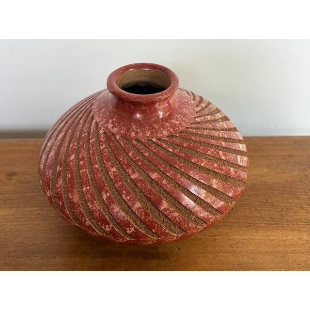Tribal Mid 20th Century Nicaraguan Folk Art Pottery Vase For Sale - Image 3 of 6