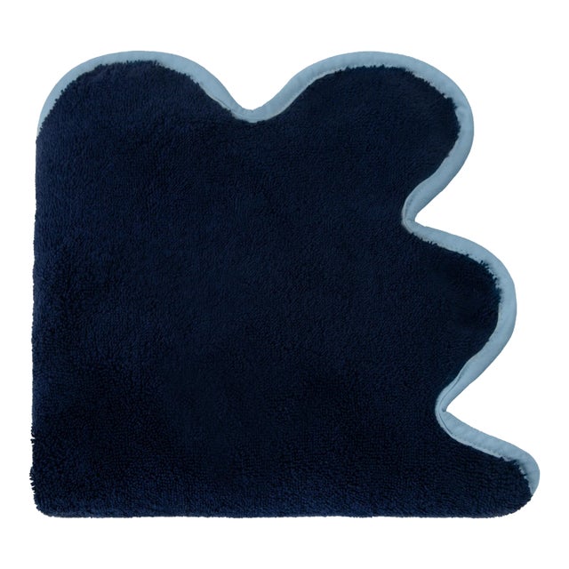 Kassatex x Chairish Scallop Hand Towel, Navy/Powder Blue For Sale