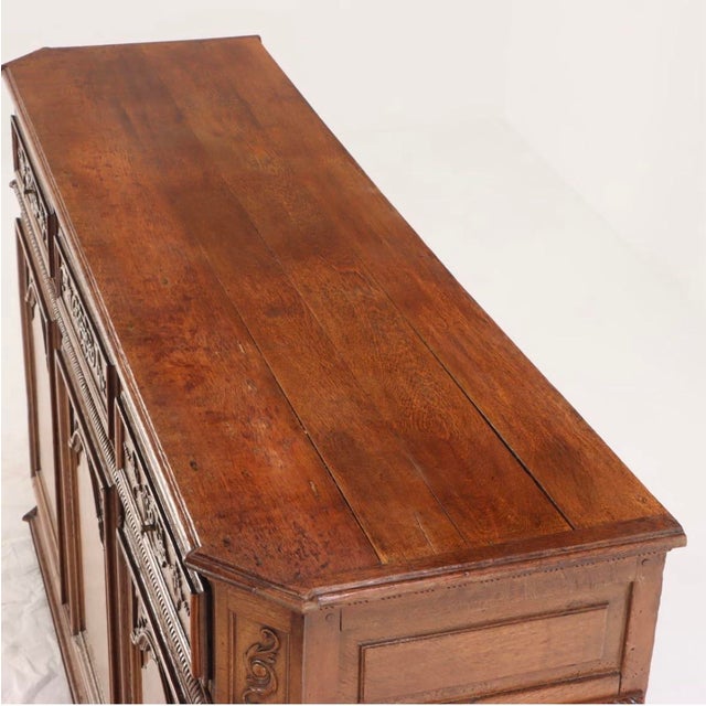 Beautifully detailed 18th century oak buffet. Has three drawers over three doors- all lock except for the two outter...