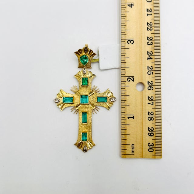 Mid 20th Century Mid 20th Century Emerald Pear Shape & Emerald Cut Cross Pendant Necklace in 18k Yellow Gold For Sale - Image 5 of 5