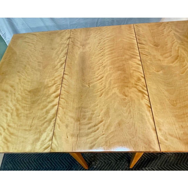 Mid 20th Century Curly/Tiger Maple Pennsylvania Bench Made Vintage Double Gate Leg Table For Sale - Image 5 of 18