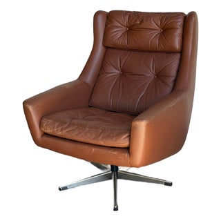 Brown Leather Tufted Swivel Lounge Chair With Shell Back and Star Base Mid-Century Modern 1970s For Sale