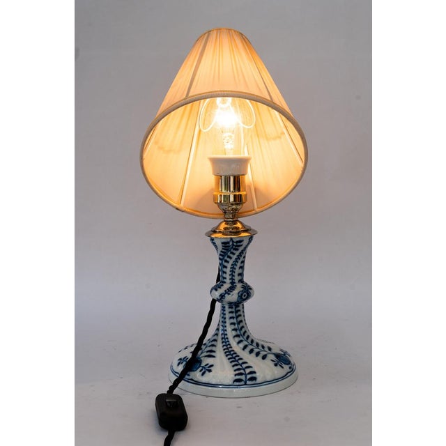 Original condition The shade is replaced ( New ) This piece has an attribution mark, I am sure that it is completely...