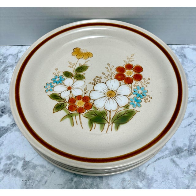 Midcentury set of five whimsical stoneware dinner plates called “Highland Flowers” made in Japan featuring a cheerful...