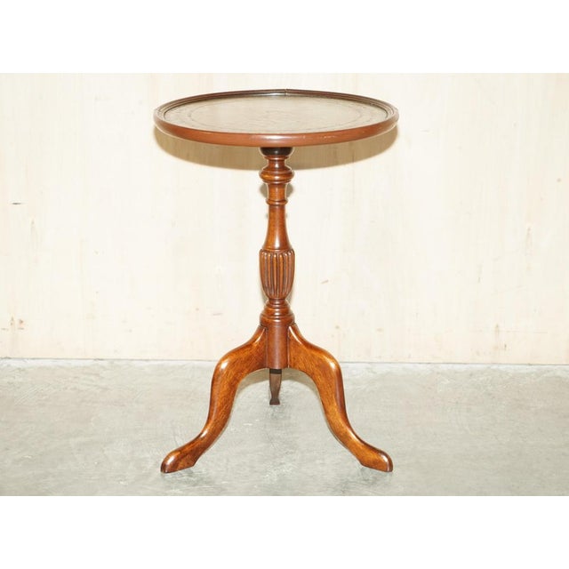 We are delighted to offer for sale this very nice vintage Mahogany & Heritage Green Leather topped tripod table. A good...