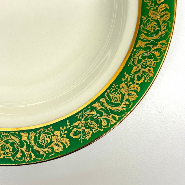Festive Green & 22 Karat Gold Embellished Porcelain Soup Bowls - Set of 8 For Sale - Image 4 of 9