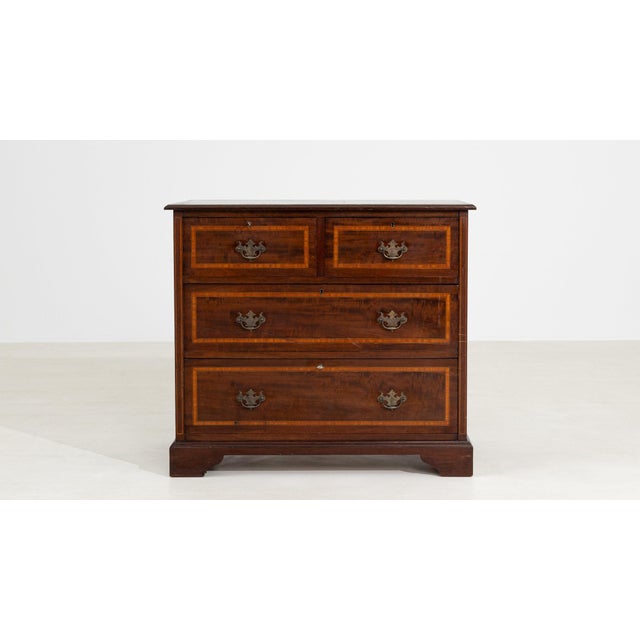 Wood 19th Century United Kingdom Rich Mahogany Mahogany Chest Of Drawers For Sale - Image 7 of 10