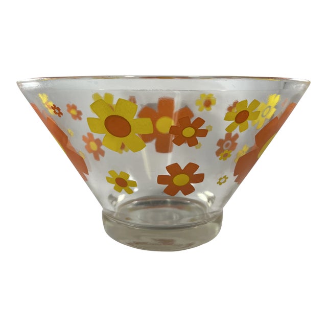 1960s Mid-Century Modern Atomic Retro Mod Boho Chic Orange & Yellow Daisy Glass Serving Bowl For Sale