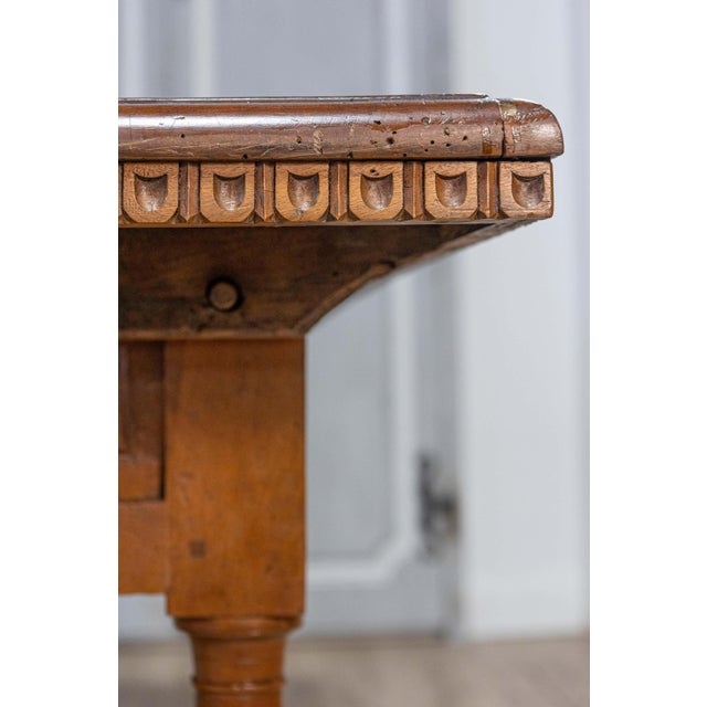 Tuscan 1790s Walnut Refectory Table with Carved Scoop Motifs and Turned Legs For Sale - Image 10 of 18