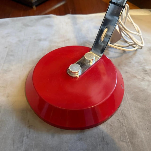 A 1960s Mid-Century Modern Red Metal and Steel Italian Desk Lamp For Sale - Image 6 of 14