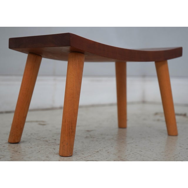 Traditional 1990s Thomas Moser Cherry Curved Footstool For Sale - Image 3 of 12