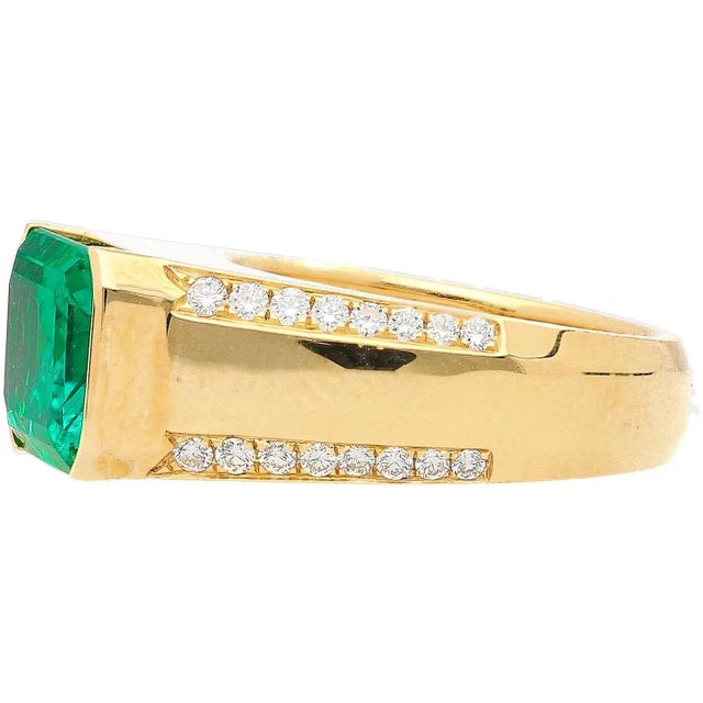 Agl Cert 5.21 Carat Colombian Emerald East-West 18k Gold Unisex Ring, Size 7.5 For Sale In Miami - Image 6 of 8