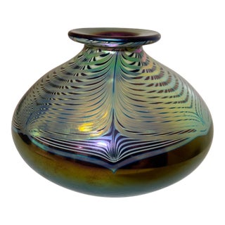 Large Hand Blown Stuart Abelman 1987 Iridescent Pulled Feather Aurene Glass Vase For Sale