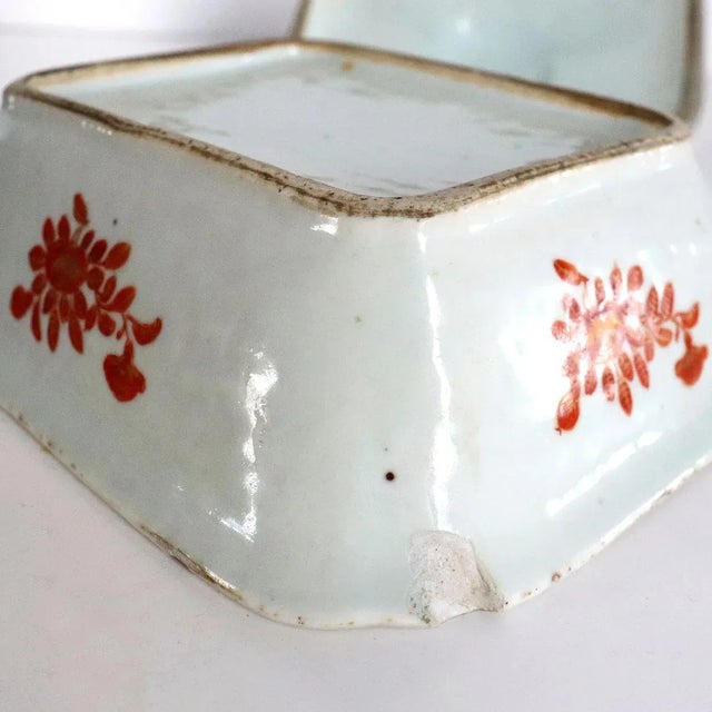 Chinese Export Porcelain Iron Red Sacred Bird and Butterfly Covered Serving Dish For Sale - Image 4 of 12