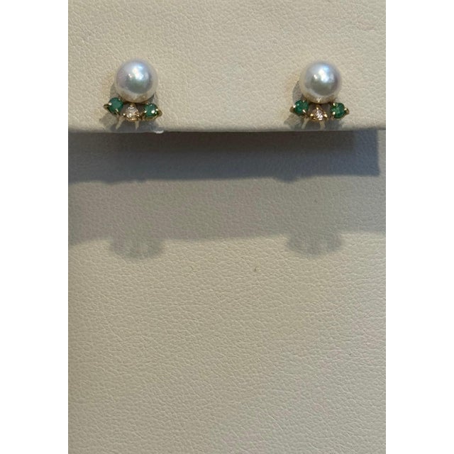 Akoya Pearl Stud Earring with Tiny Diamond & Emerald in 18 Karat Yellow Gold For Sale - Image 18 of 18