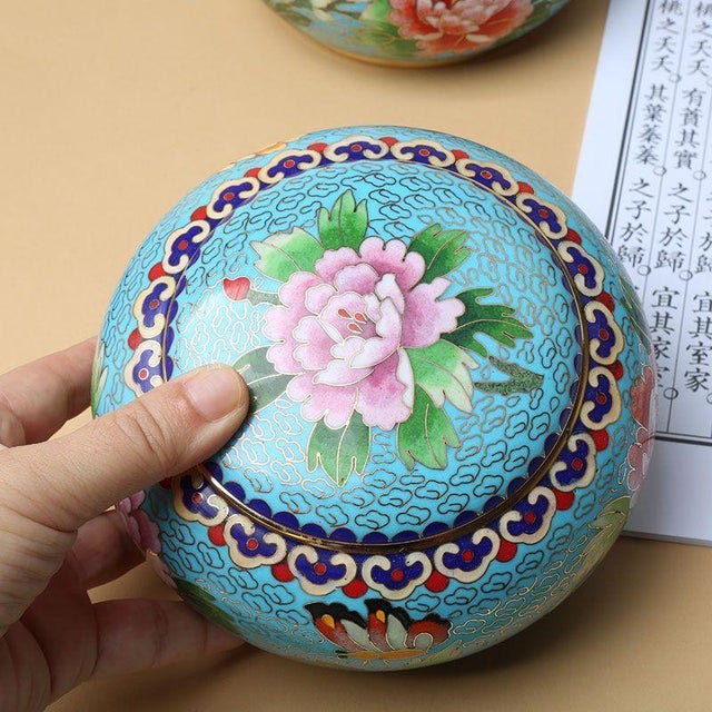 Late 20th Century Pair of Vintage Cloisonné Enamel Round Boxes – Peony & Butterfly Motif, Light Blue Ground For Sale - Image 5 of 7