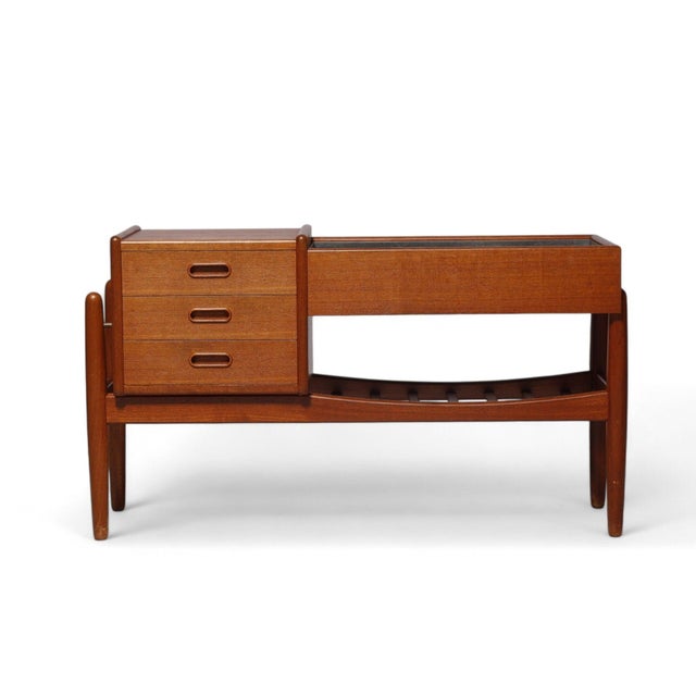 Mid 20th Century Arne Wahl Iversen Model 36 Planter / Hallway Chest in Teak For Sale In San Francisco - Image 6 of 11