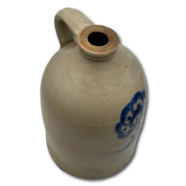 Outstanding Mid 1800s Antique American Blue Flower Decorated Stoneware 1 Gallon Jug in Excellent Condition. For Sale - Image 13 of 18