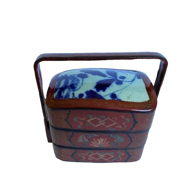 Early 20th Century Vintage Hand Painted Chinese Lunch Box With Blue White Ceramic Insert For Sale - Image 11 of 12