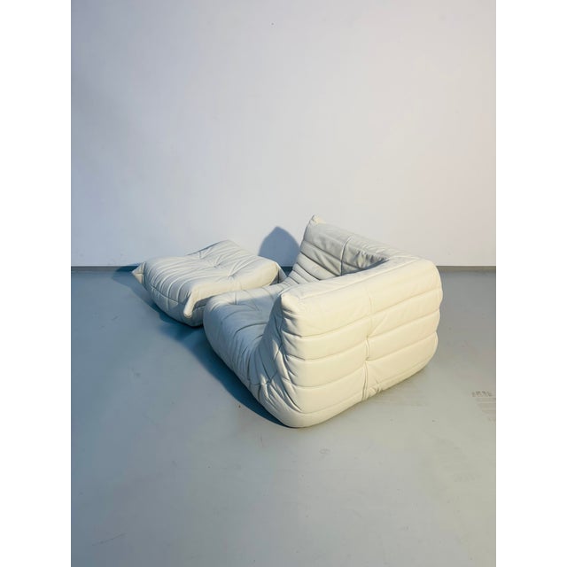 Set of French Togo Chair with Ottoman in White Leather by Michel Ducaroy for Ligne Roset, 1970s, Set of 2 For Sale - Image 10 of 12