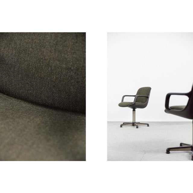 This pair of office armchairs was designed by Charles Pollock for the German manufacturer Comforto during the 70s. The...