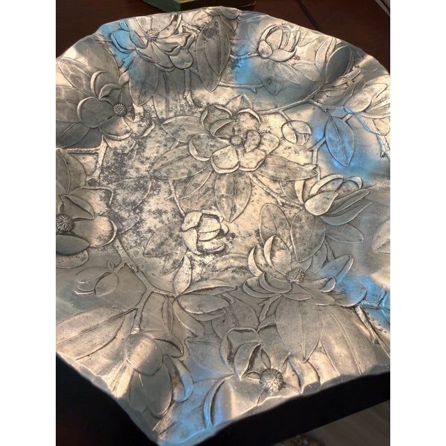 1970s Vintage Wendell August Forge Hand-Hammered Aluminum Magnolia Serving Bowl – Grove City, Pa For Sale - Image 5 of 9
