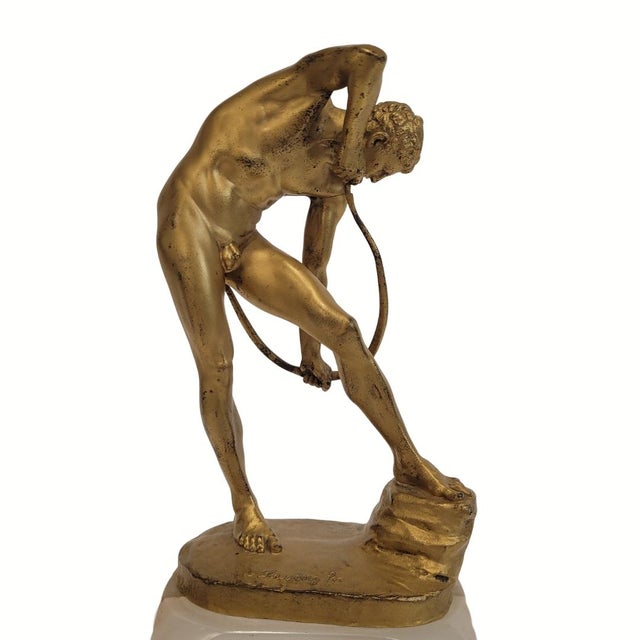 Sculpture “Archer”, Otto Lessing, gilt bronze and onyx base, early 20th century – Germany Material: Gilt bronze and onyx...