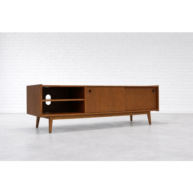 1960s Modern Walnut Credenza / Media Console | Minimalist Sliding Door Sideboard For Sale - Image 5 of 7