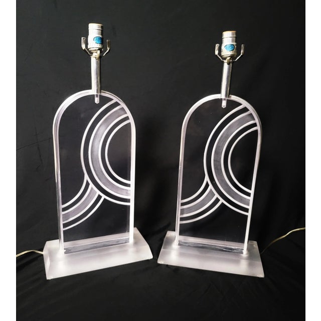 Mid-Century Modern 1960s Karl Springer Mid-Century Modern Heavy Solid Lucite Carved Abstract Design Table Lamps - Set of 2 For Sale - Image 3 of 11