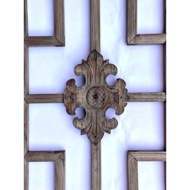Chinoiserie Antique Early 19th Century Qing Dynasty Wooden Chinese Window Screen For Sale - Image 3 of 4