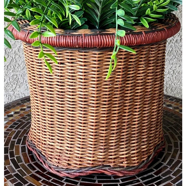 Camel Stylish Late 20th-Century Rattan & Willow Pedestal Base Basket Cachepot For Sale - Image 8 of 12