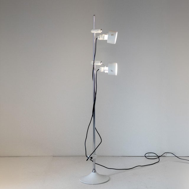 Mid-Century Modern White Metal Floor Lamp attributed to Elio Martinelli for Martinelli Luce, 1970s For Sale - Image 14 of 18