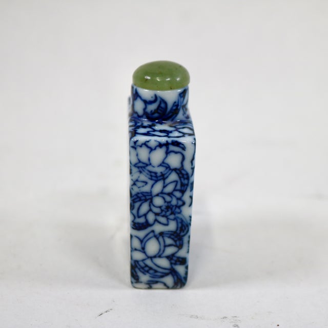 Vintage Blue and White Floral Chinese Snuff Bottle With Green Stone Top For Sale - Image 4 of 8