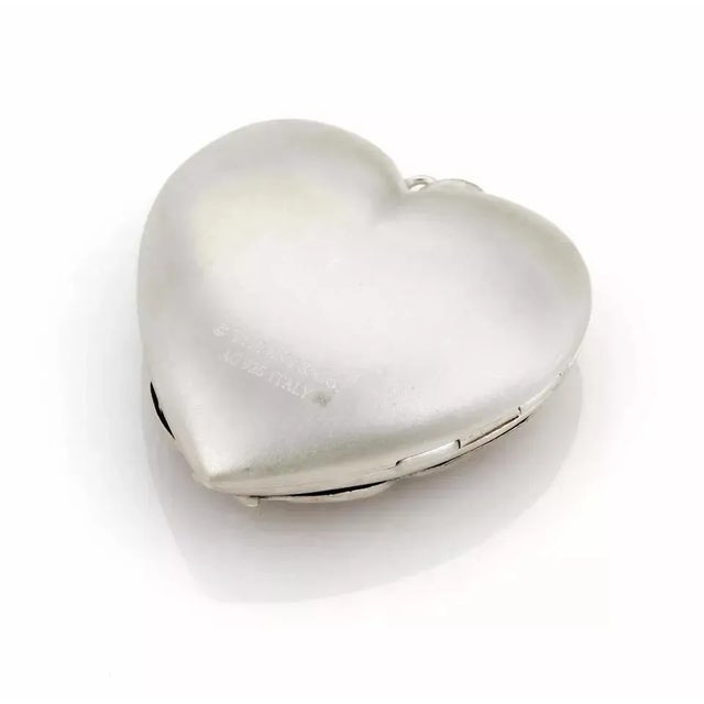 Late 20th Century Late 20th Century 18690 - Tiffany & Co. Large Ziegfeld Daisy Sterling Heart Photo Locket Pendant For Sale - Image 5 of 6