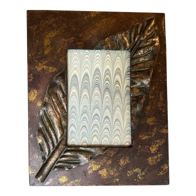 1980’s Original Decorative Metal 4x6 Tabletop Photo Frame With Leaf Detail For Sale
