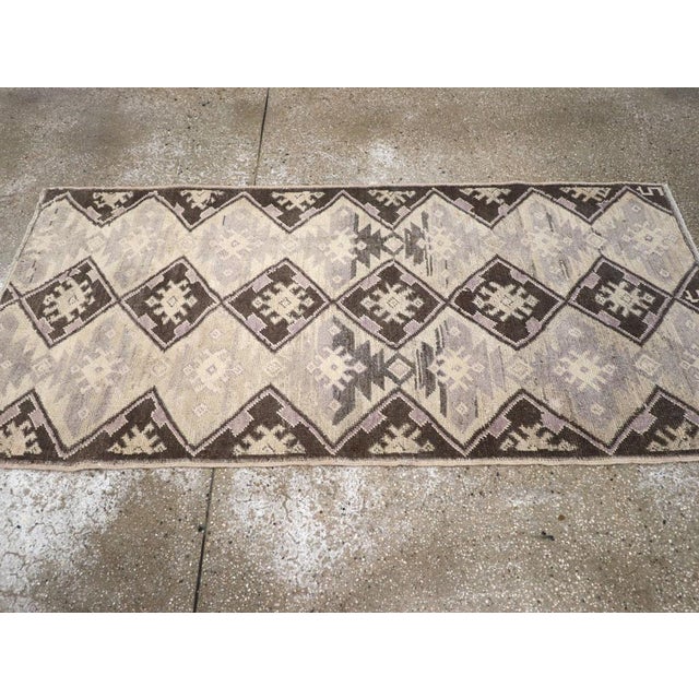 Galerie Shabab Collection Mid-20th Century Turkish Anatolian Rug For Sale - Image 4 of 8