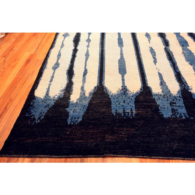 Contemporary Large Abstract Contemporary Area Rug For Sale - Image 3 of 6