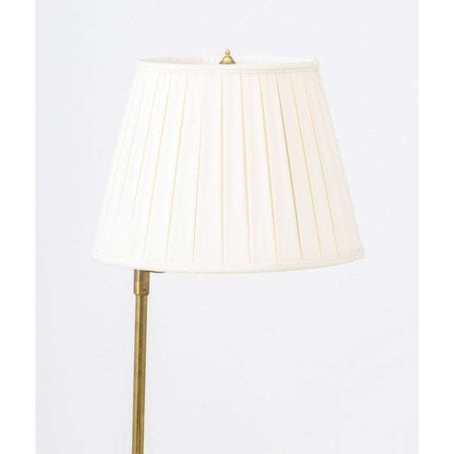 Queen Anne Queen Anne Style Side Table With Swing Arm Lamp For Sale - Image 3 of 9