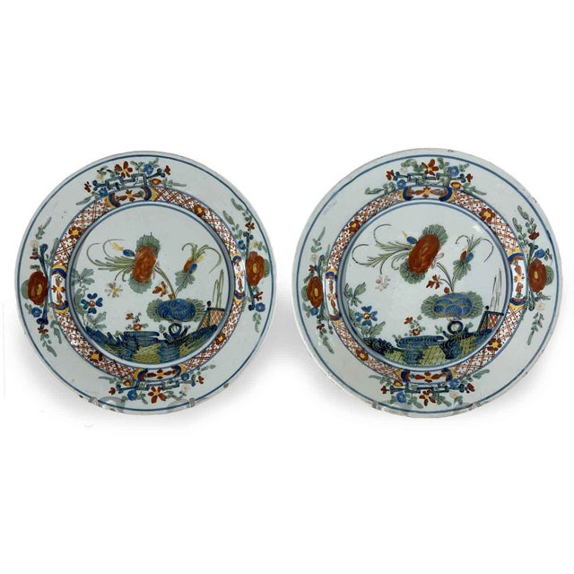Majolica Plates with Carnation Decor from Manifattura Ferniani Faenza, Set of 2 For Sale - Image 7 of 7
