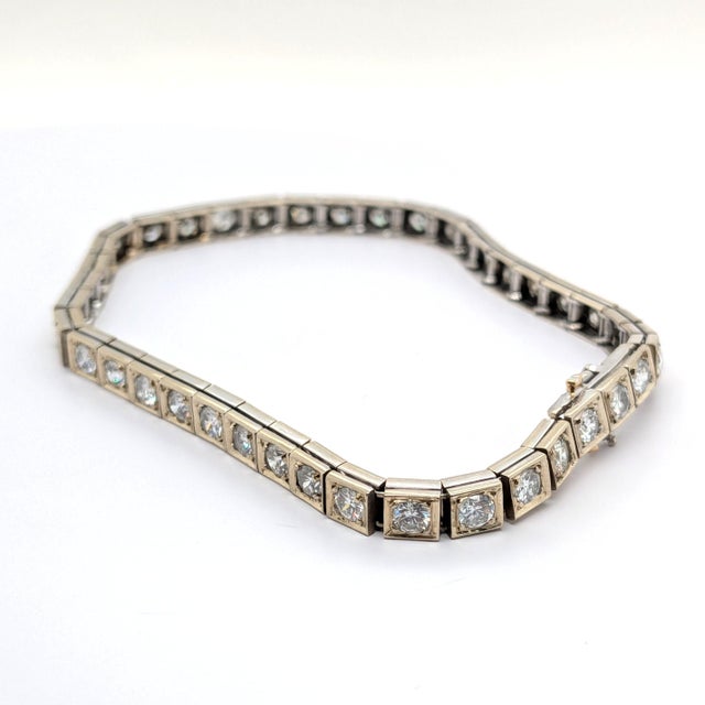Stone Information - --------------------------------------------- Primary Stone(s): - Stone Grading: - Origin: Natural -...