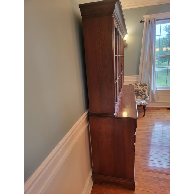 1971 Pennsylvania House Solid Cherry Colonial China Cabinet Hutch (Van Sciver Retailer) For Sale In Philadelphia - Image 6 of 15